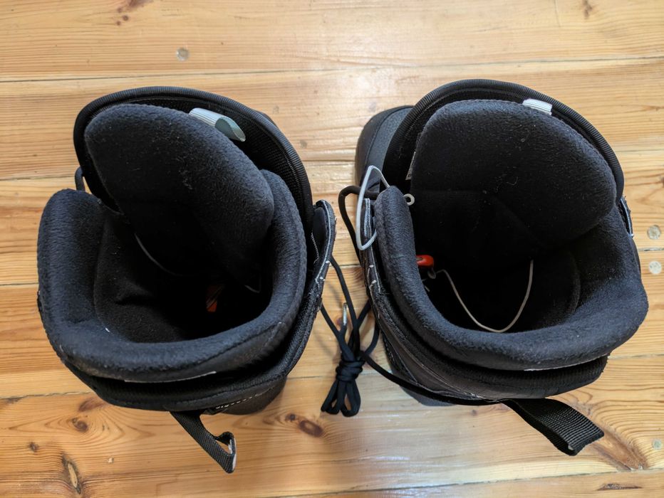 Vând buți (boots) snowboard Burton model Invader folosiți puțin nr 43