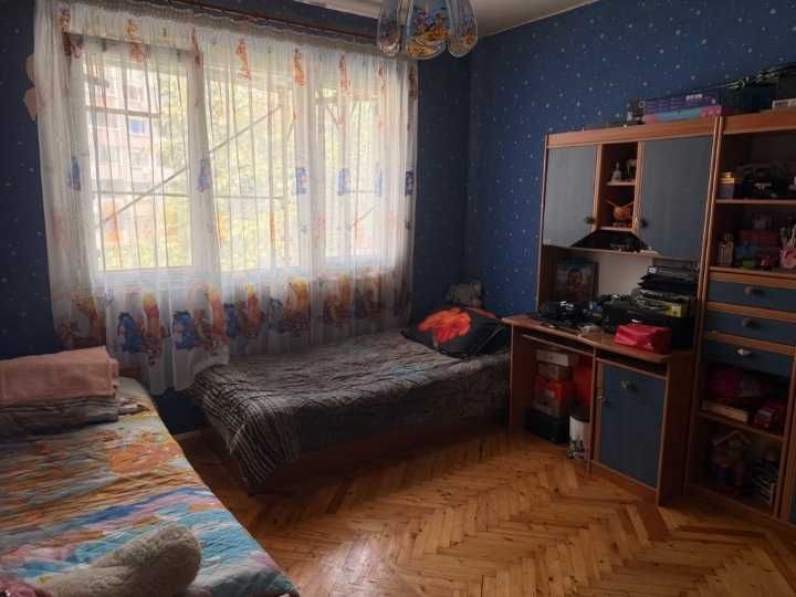 Тристаен апартамент в кв.Железник