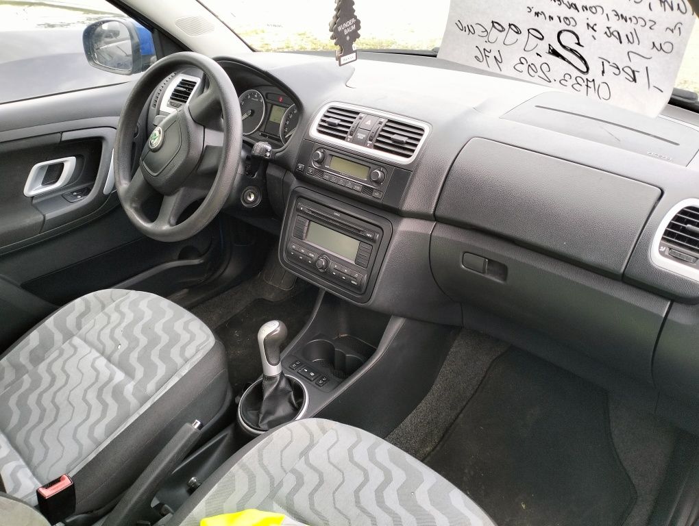 Skoda Fabia an 2010 este benzina 1,2 cm  climatronic fuctional .