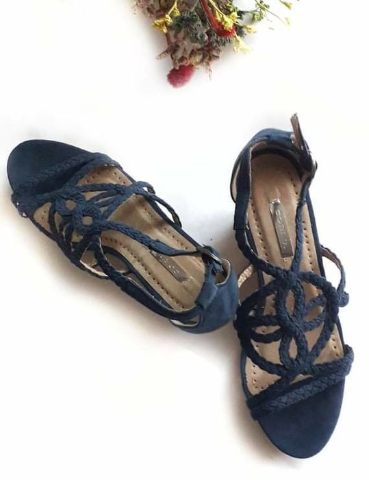 Sandale cu platformă