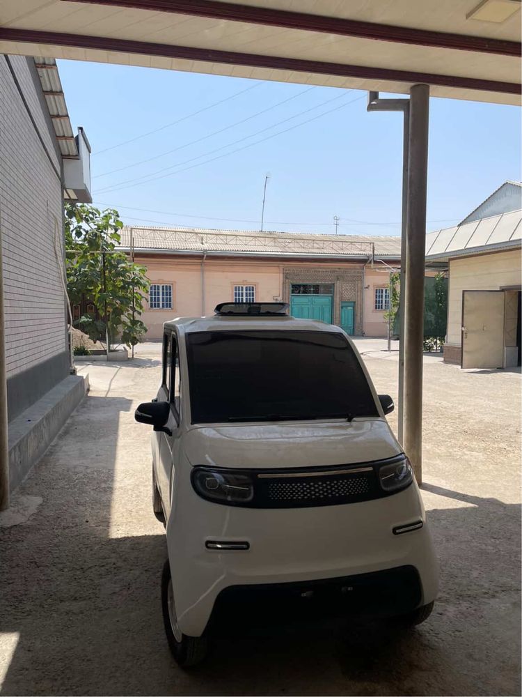 Mini car sotiladi