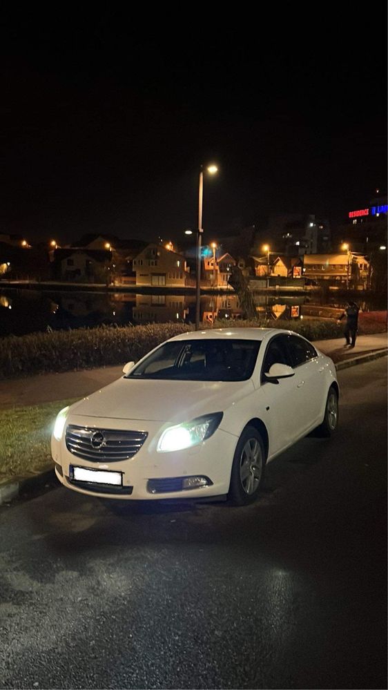 Limuzina Opel Insignia 2.0 turbo benzina 220hp