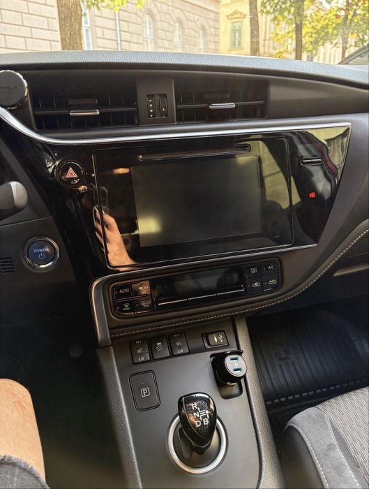 Vand Toyota Auris 1.8 Hybrid