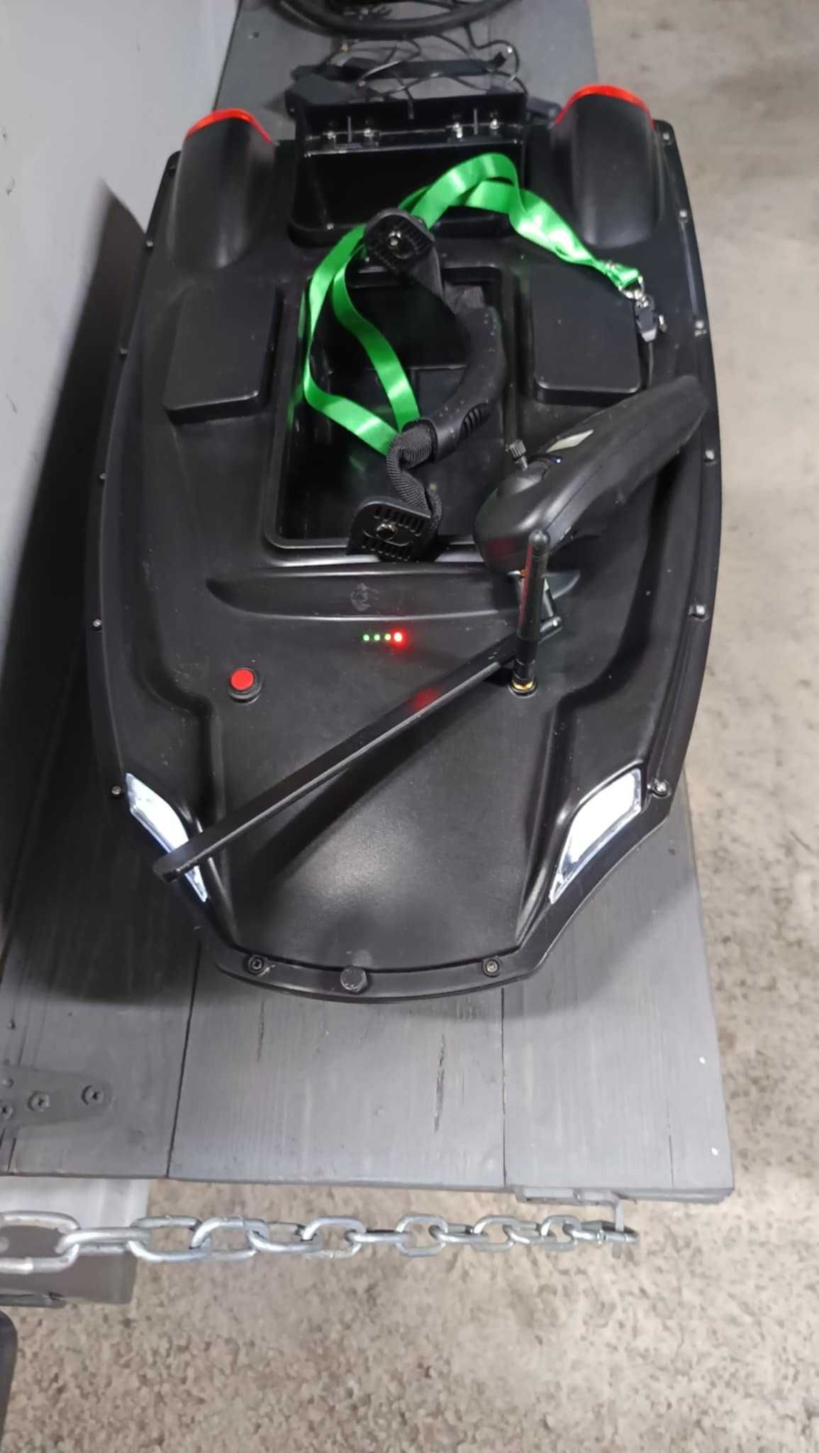 Лодка за захранка T888 катамаран – отлично състояние!