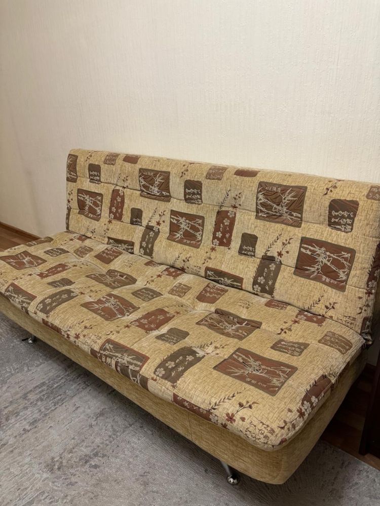 Продам мебель сервант и диван, тумба в хорошем состояний.