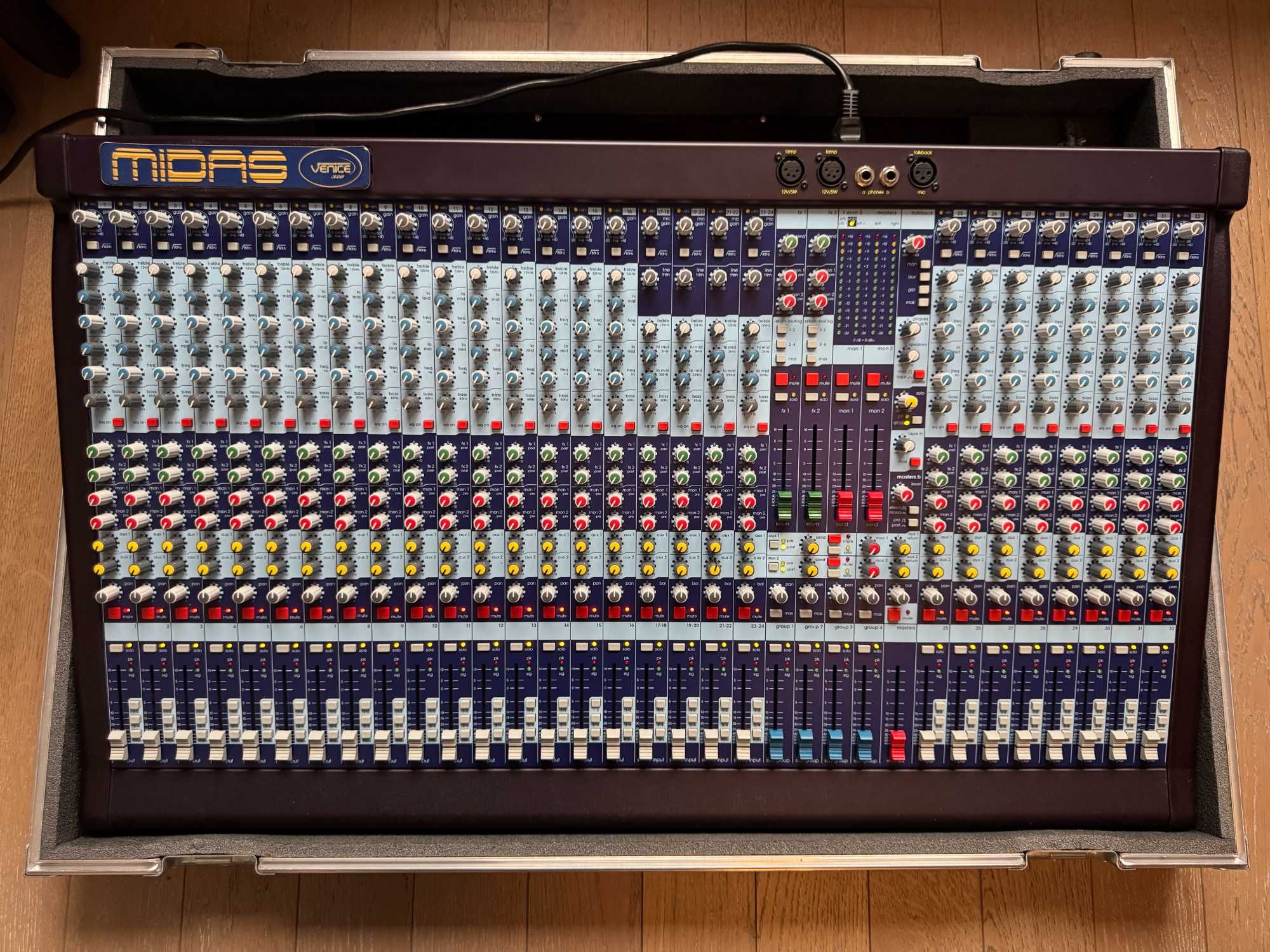 Mixer Midas Venice 320 & Flight case - Near mint condition