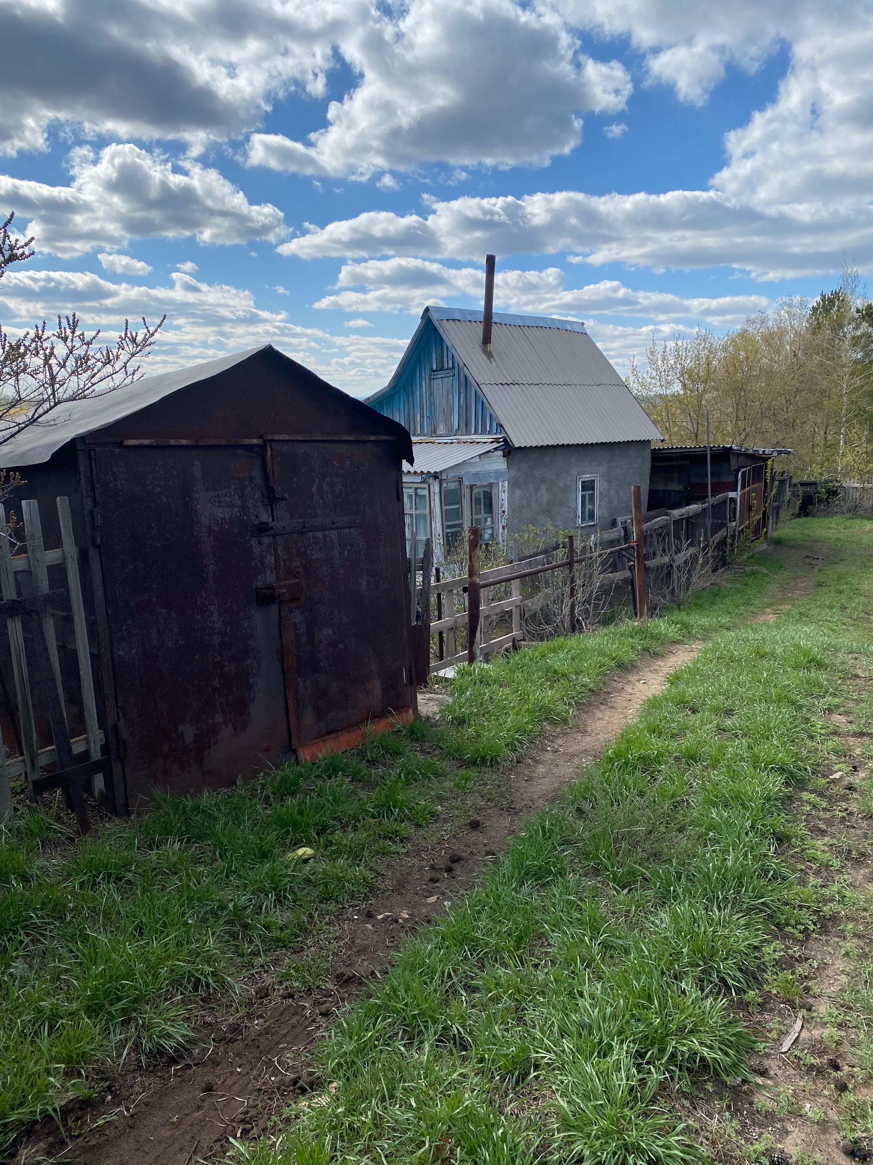 Продам срочно 2 дачи в подарок мотоплуг новый