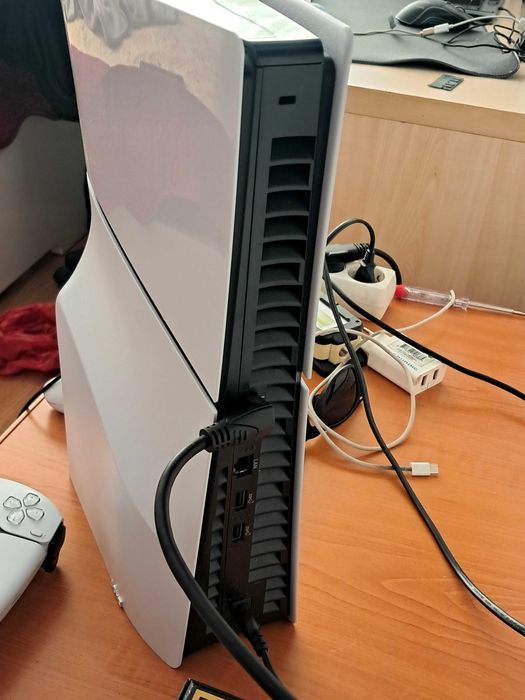 Vand ps5 varianta cu cd .