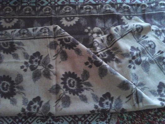 Вълнено одеяло.+холна бяла гарнитура-1 пелена и 8 части+още 1 пелена г