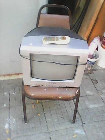 Продавам   малко    телевизорче   -  НЕО    .