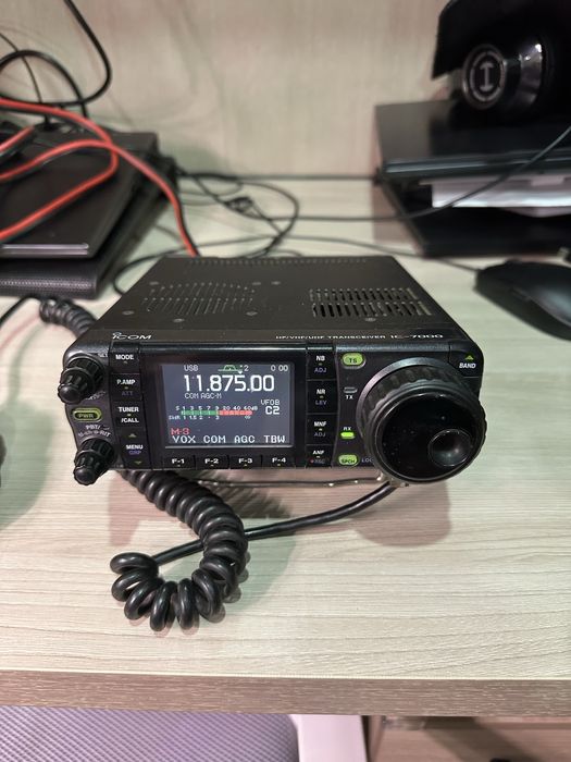 Продам трансивер ICOM IC-7000