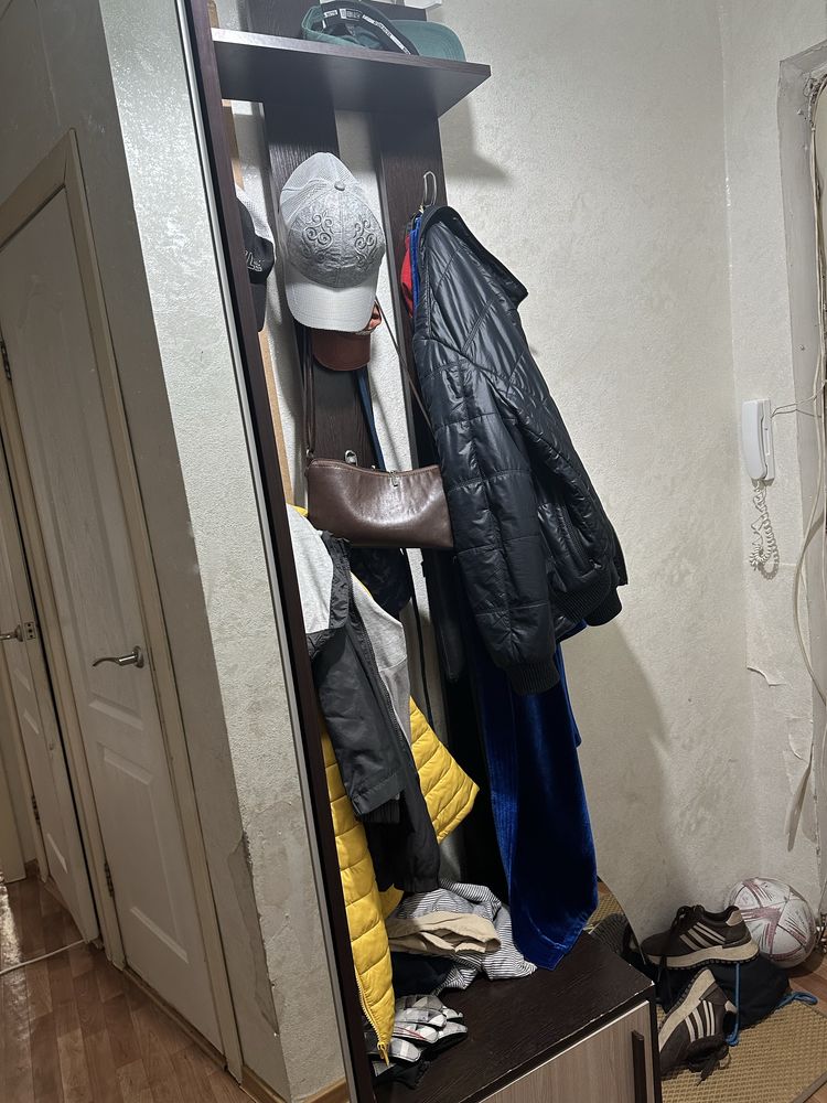 Продам 2 шкафа в прихожую