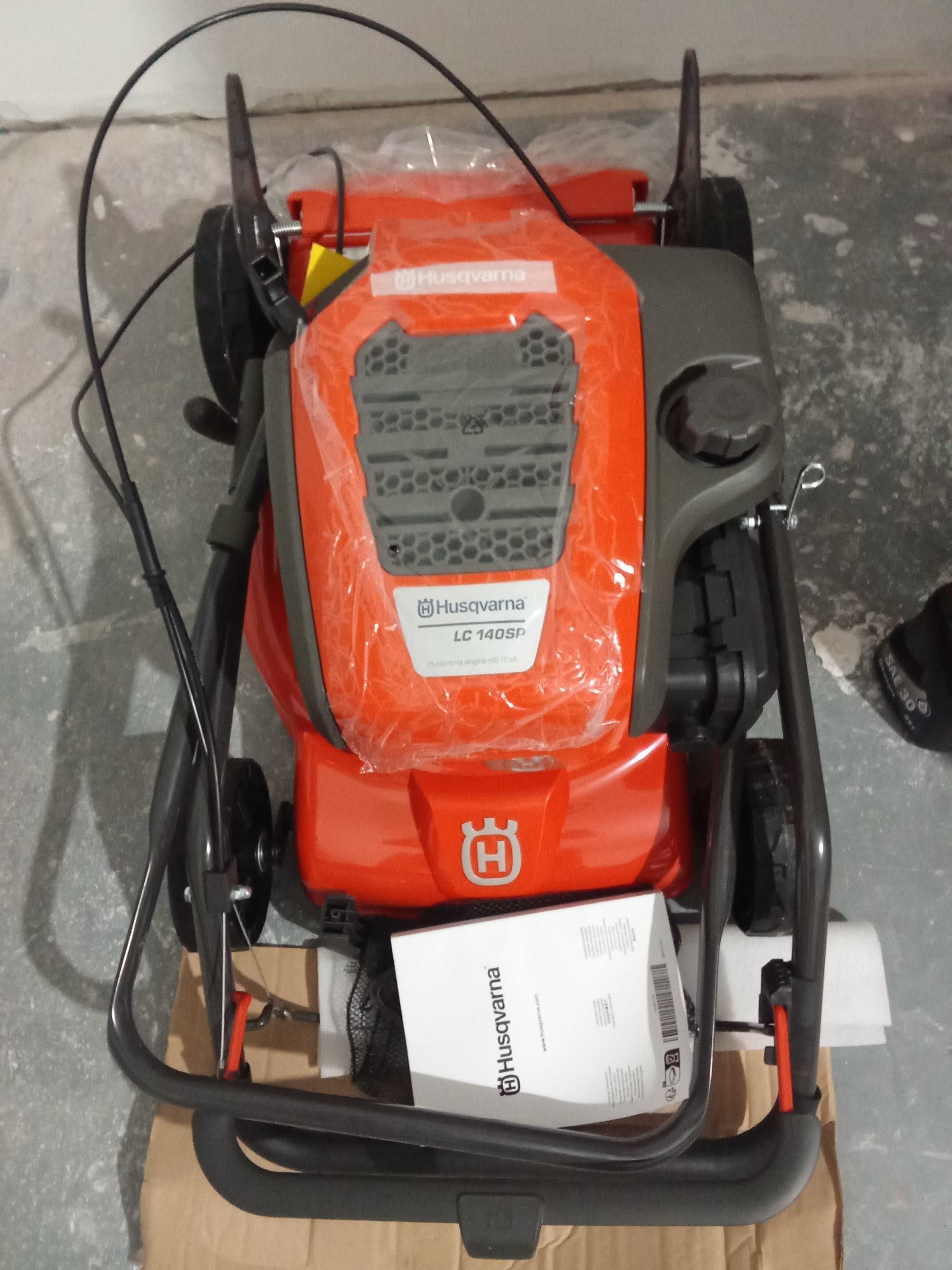 Самоходна бензинова косачка HusqvarnaLC140SP, 2.65к.с., 40 см, 123 см³