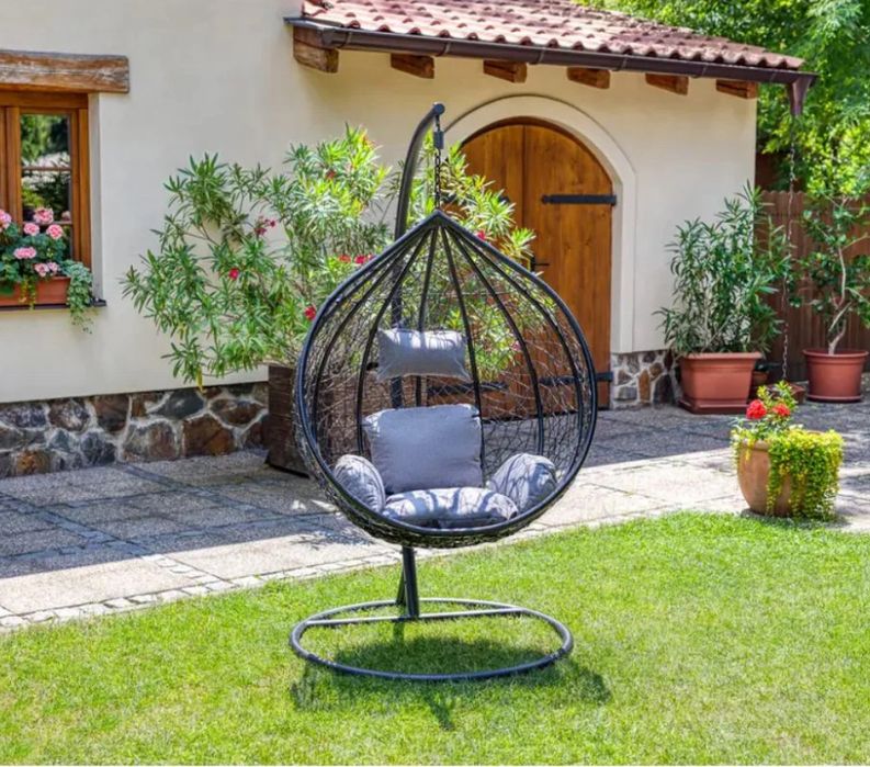 Scaun suspendat tip cuib terasa balcon din ratan maro