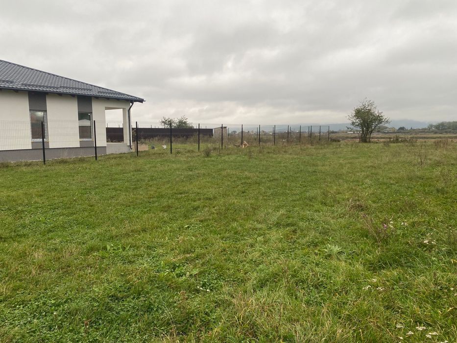 Teren 725 mp deschidere 15 m utilități