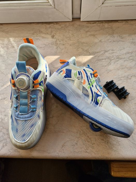 Кроссовки-ролики унисекс.
Новые!
Раз