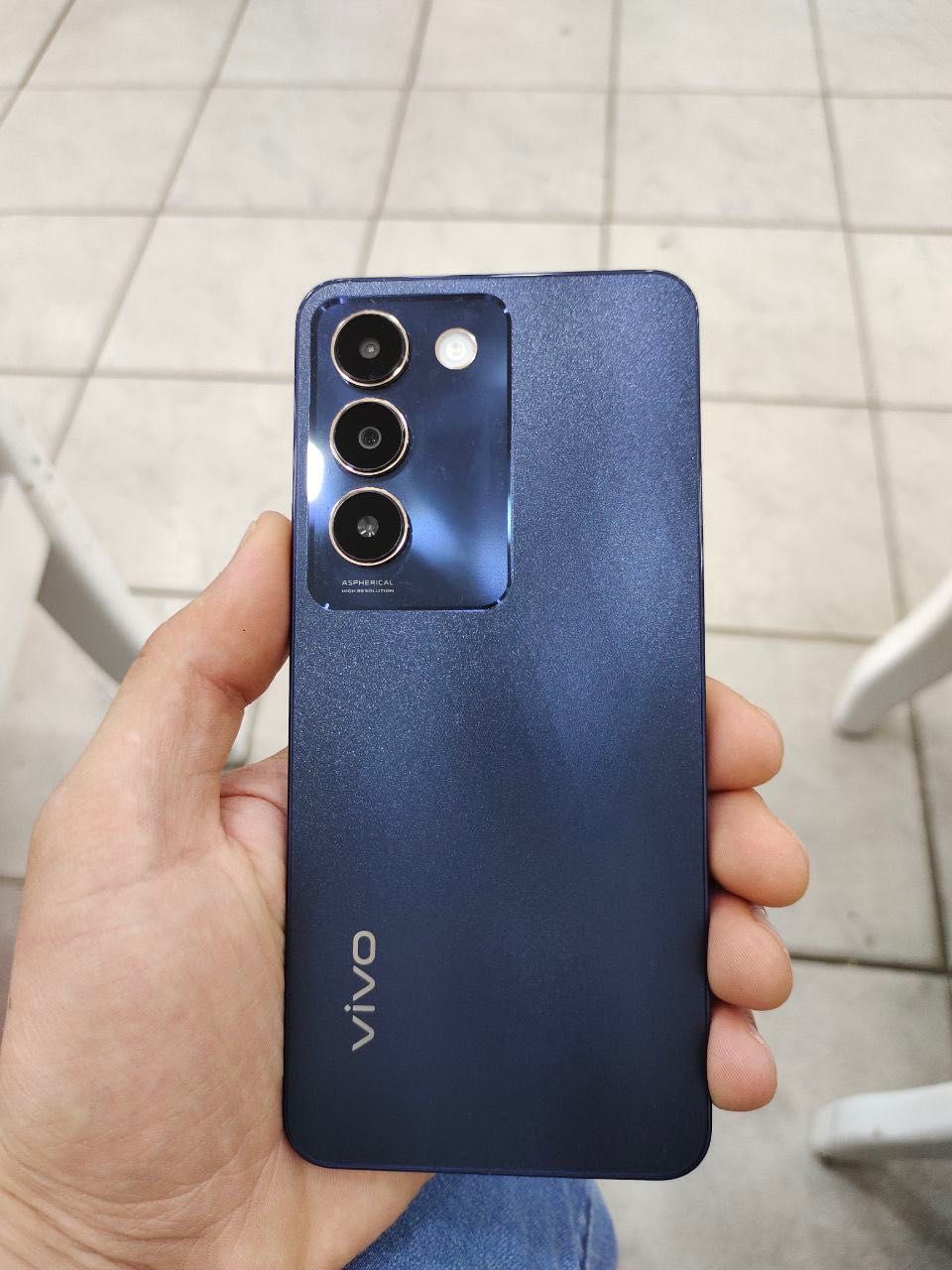 Vivi Y 100 yengi tel