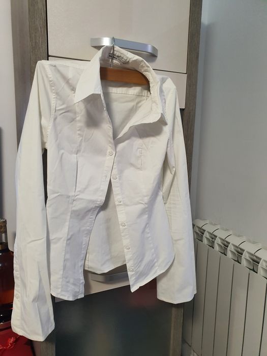 Cămașă de damă cu mâneci clopot, marca Berska