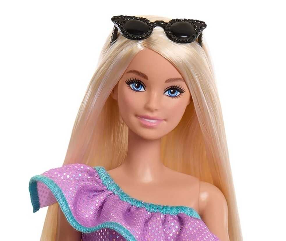Papusa Barbie cu 3 tinute - Noua
