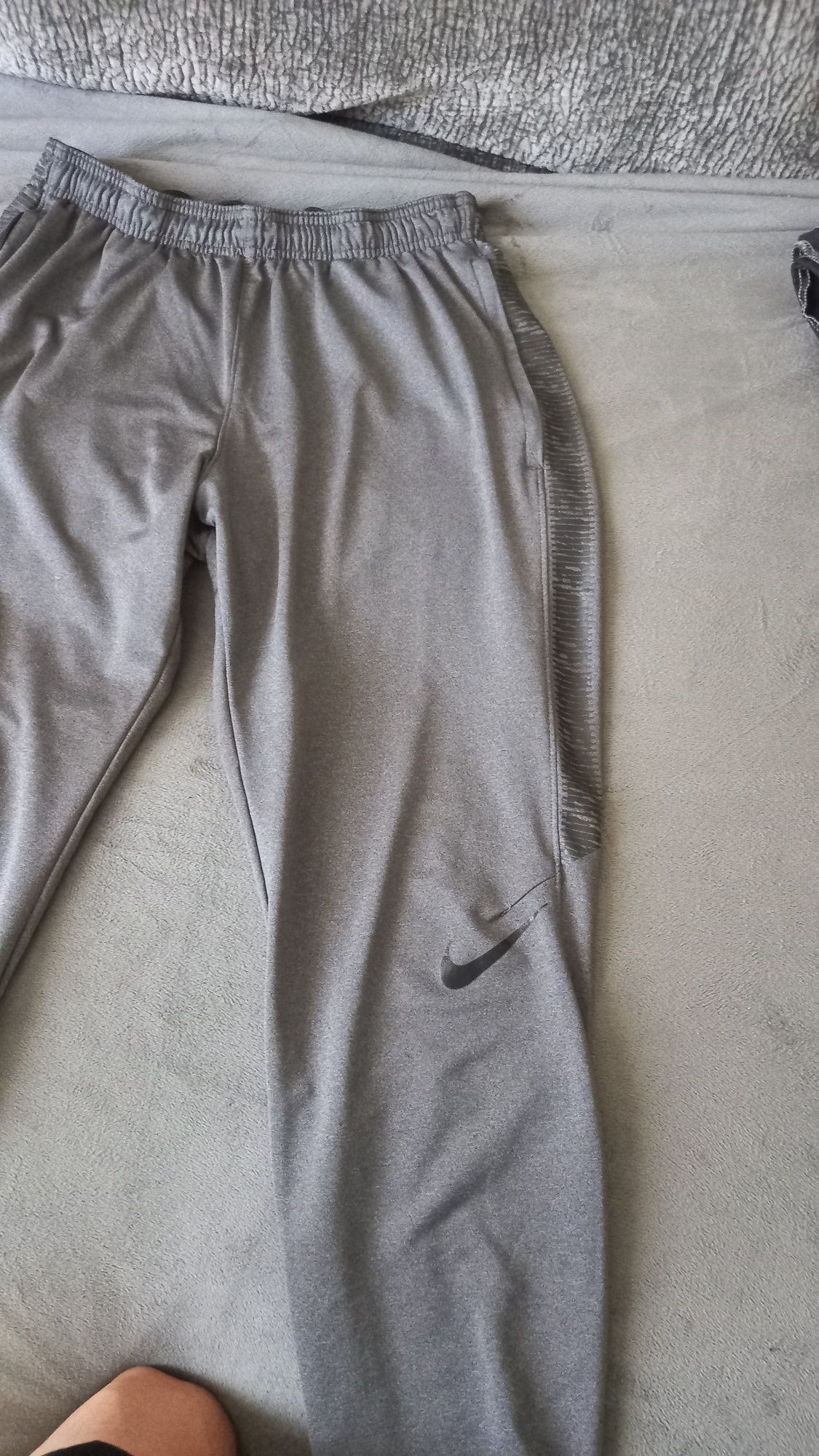 Долнище анцунг nike чисто нова