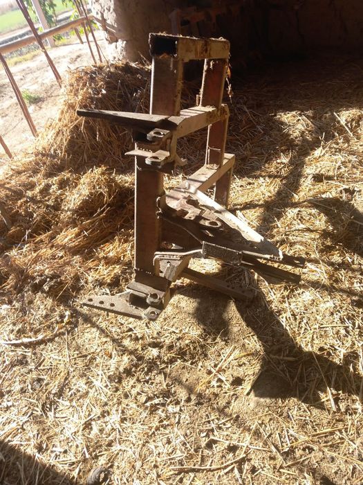 Мтз 80 трактори сотилади зудлик билан сотилади