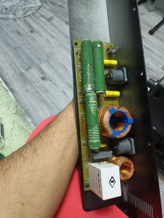 Vând o boxa fbt max 6 cu componente din poza