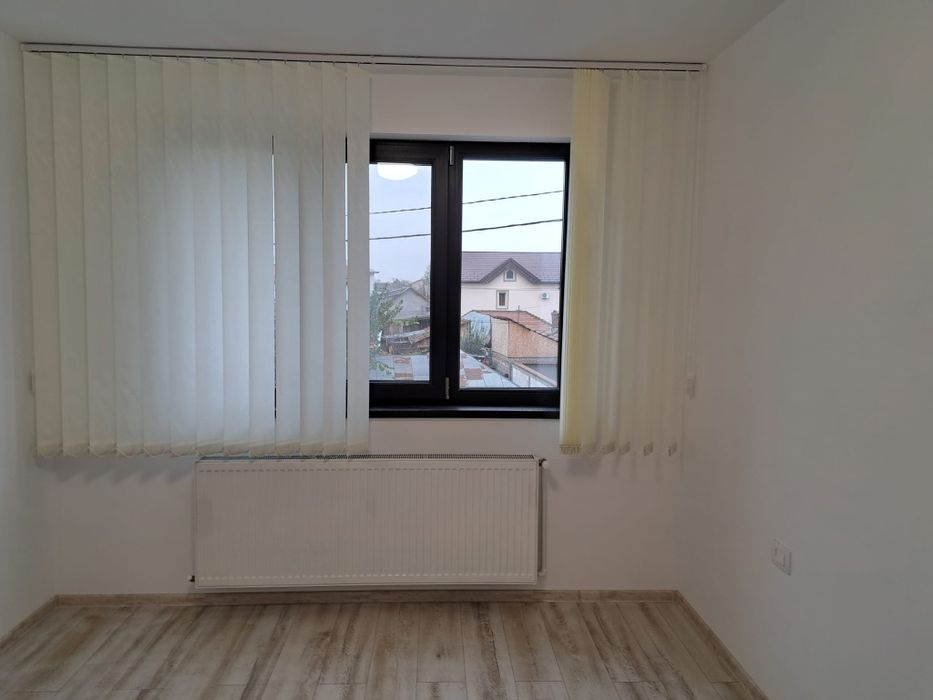 Inchiriez spații birouri