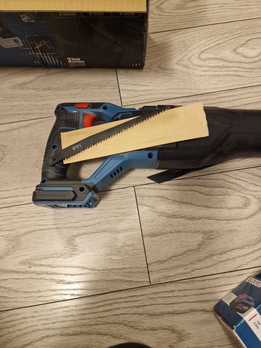 Fierastrau  tip sabie pe acumultori