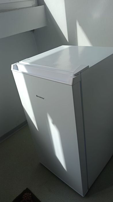 Vând frigider vortex