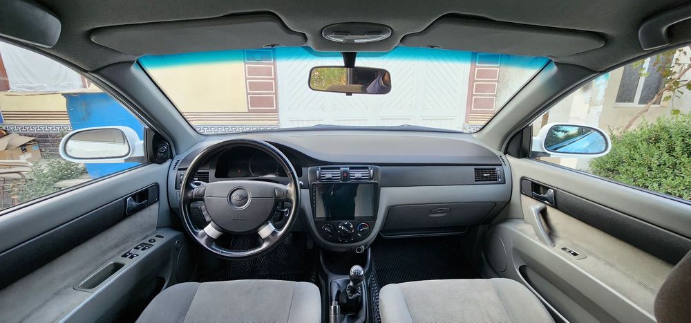 Lasetti 1.8 sotiladi. Holati ideal