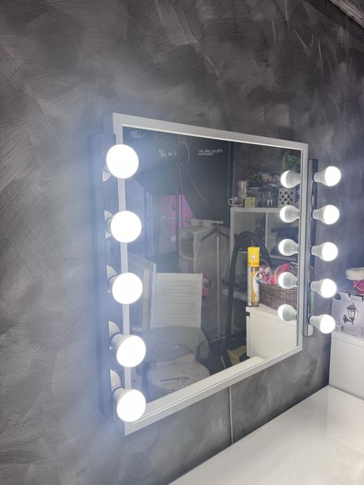 Masuta de toaleta machiaj + Oglinda iluminata spoturi