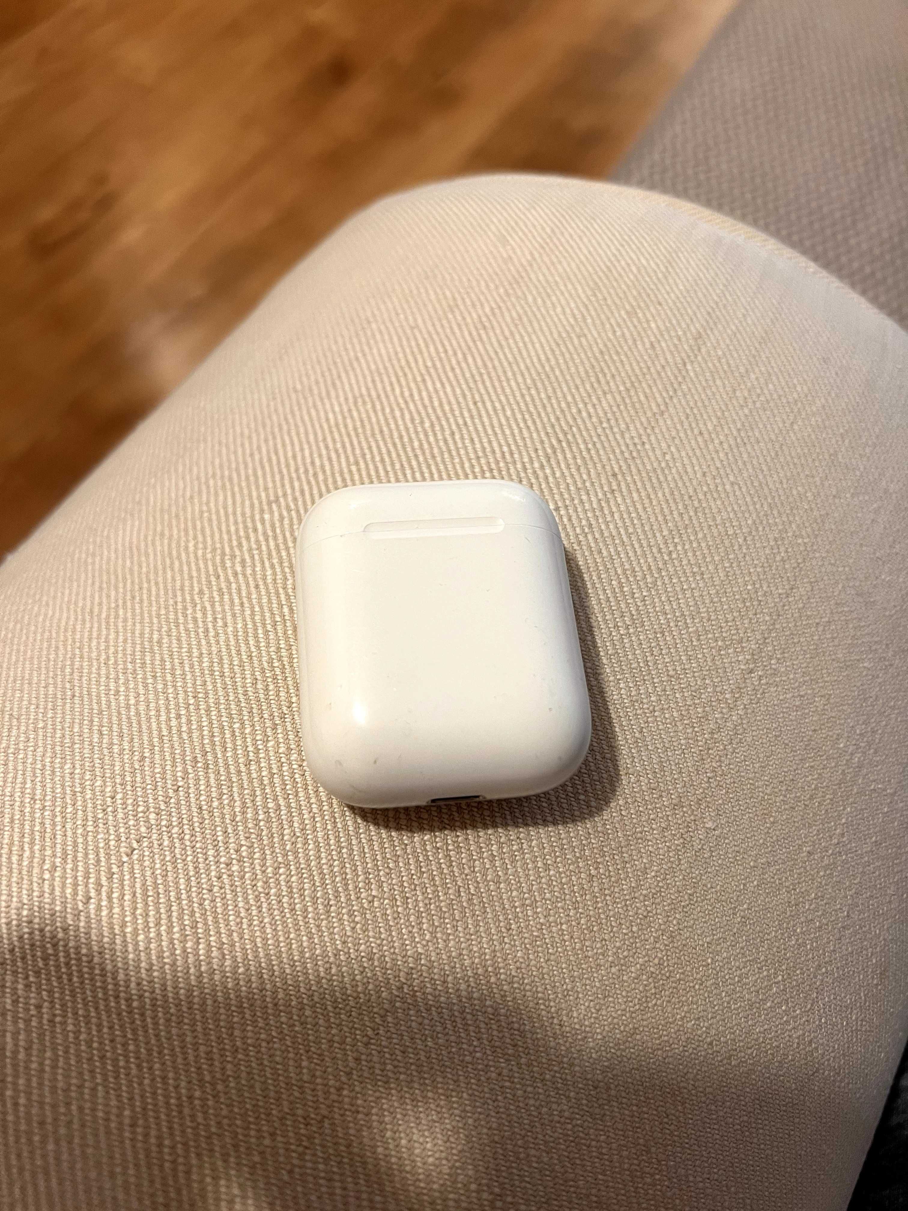 Apple Airpods 2. Căștile potrivite necesită reparații