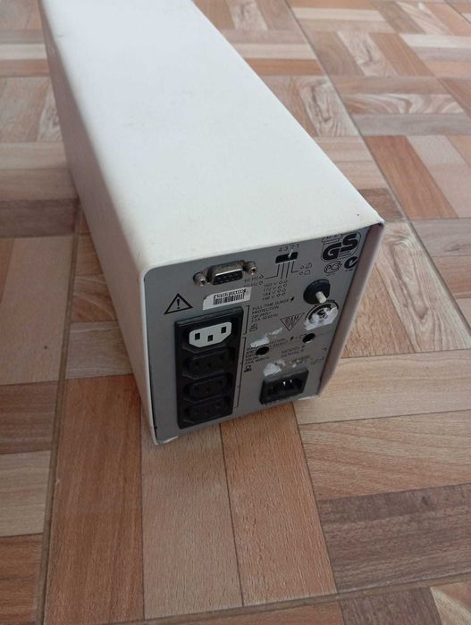 UPS APC 650 model vechi, functional, fara baterie