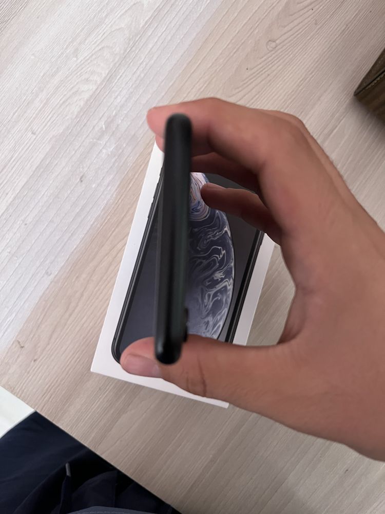 Продам Айфон Хр в идеальном состояние