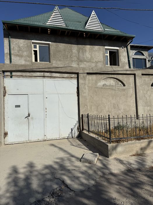 4 sotik ikki etajlik uy zangata