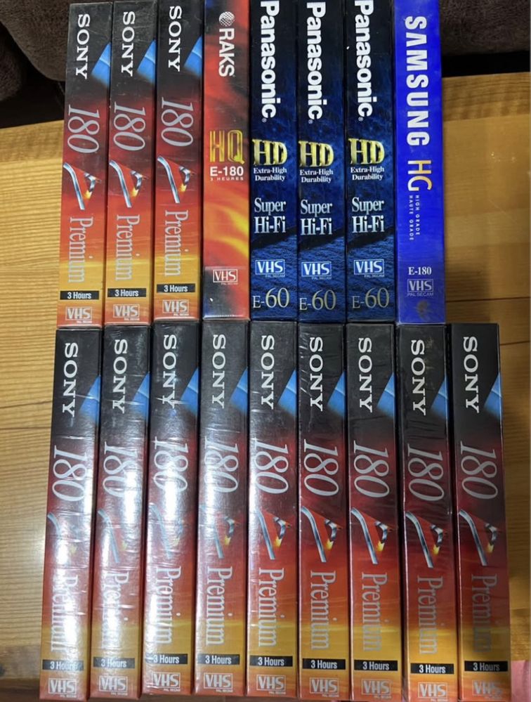 Casete video sigilate VHS pentru inregistrari