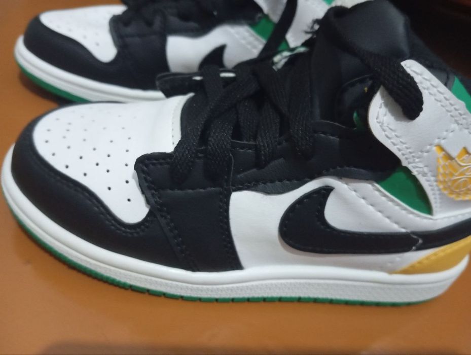 Обувь новая крассовка