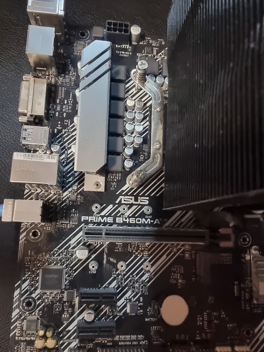 Vând kit( placa de baza,procesor RAM si cooler)