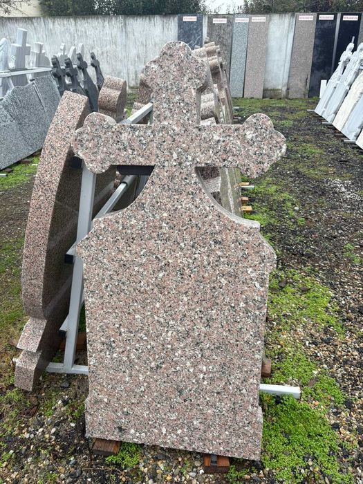Reducere 15%  monumente funerare granit