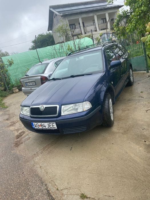 Vând Skoda Octavia 1.6 break.
