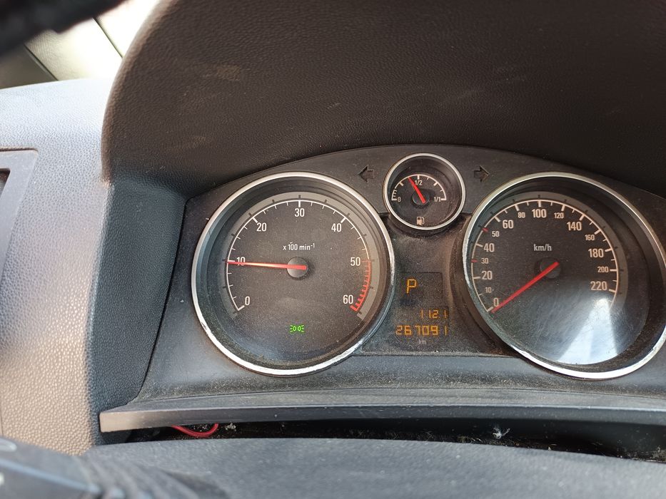 Opel Zafira b 2010 .1.9cdti