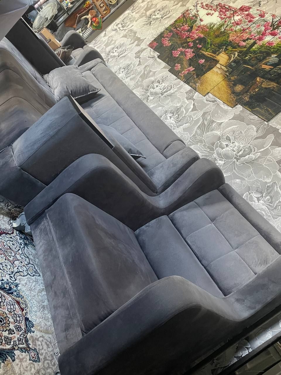 Yumshoq mebel sotiladi