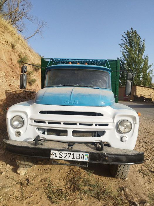 Zil yuk mashinasi 1992 yil dakeminti joyida hammasi