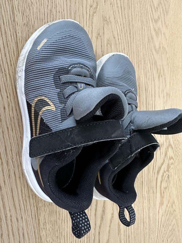 Pantofi sport Nike marimea 26, 15 cm