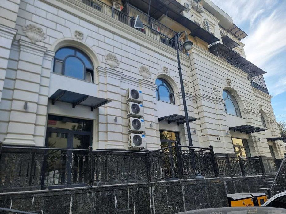 Продаётся 2 х этажное помещение в самом центре города — 360 м²