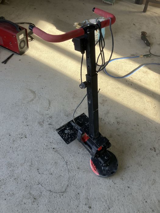 Masina /aparat de slefuit beton