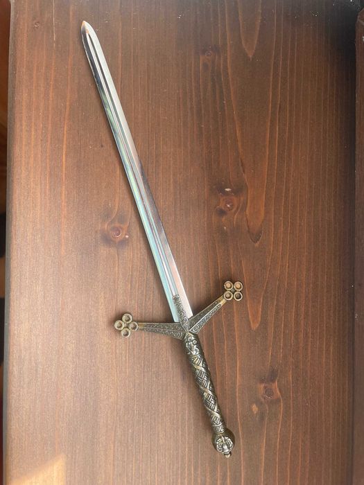 Нож за рязане на хартия/писма