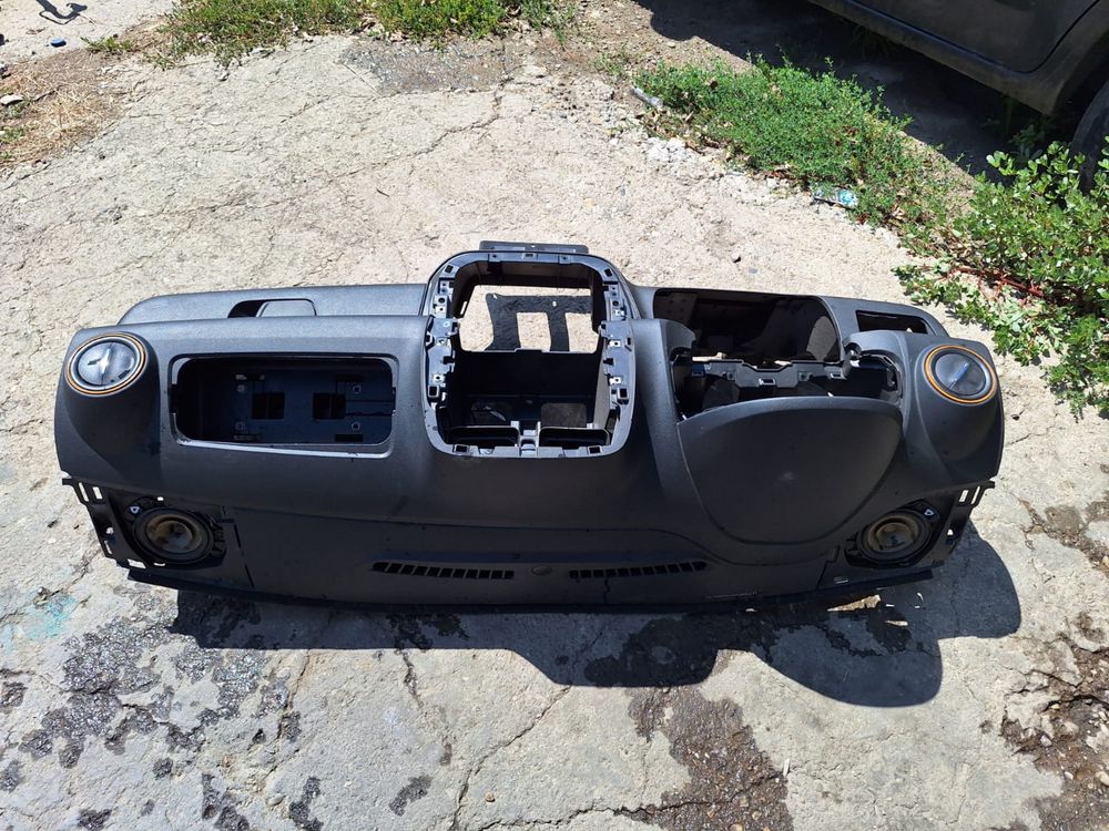 O gama foarte mare de piese Dacia Spring interior/exterior