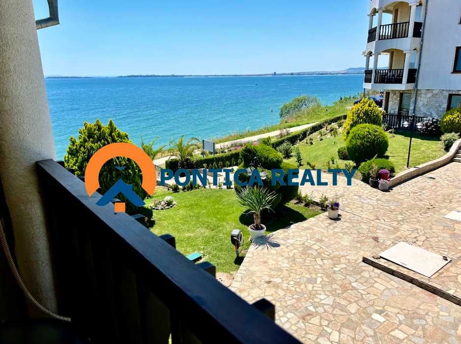 Луксозна вила на първа линия в Свети Влас