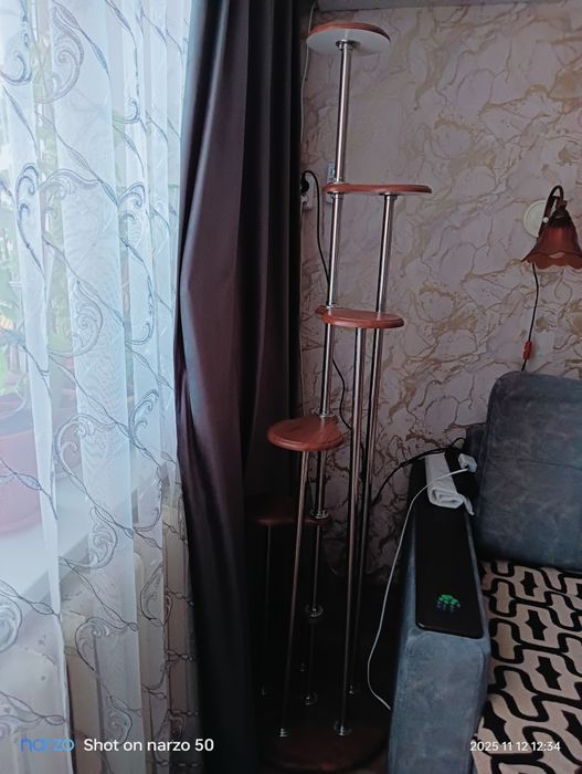 Продам полку для цветов